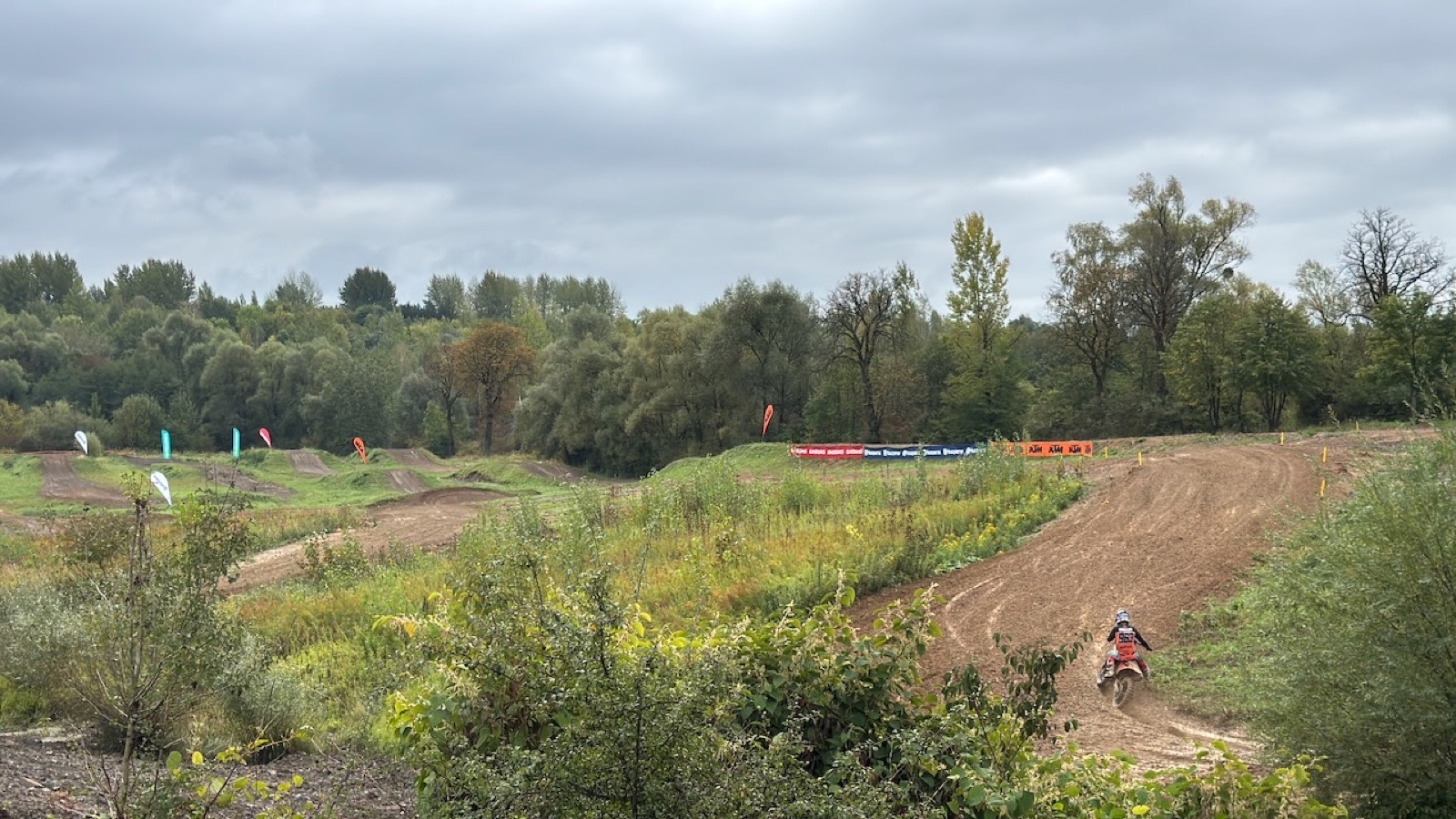 Jezdec na motokrosové trati v MX Parku Karviná